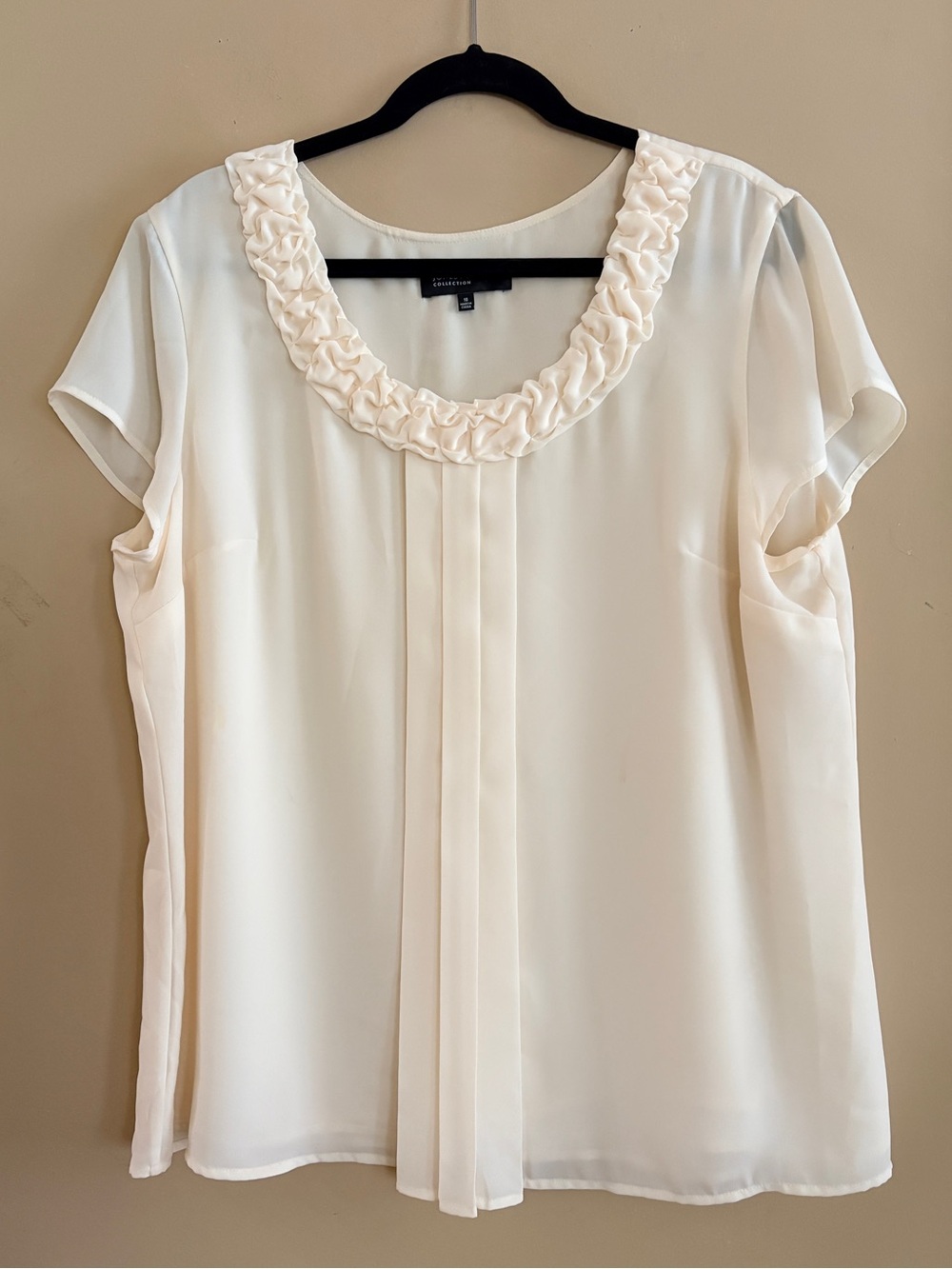 Ann Taylor Cream Ruffle Scoop Neck Blouse size 16
